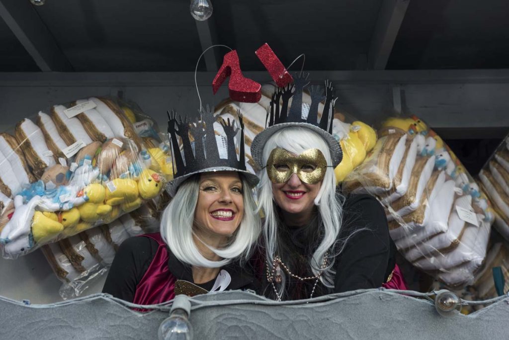 2018 riders in white wigs