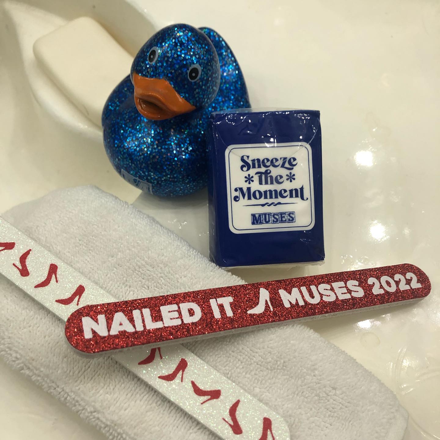 muses duck and nail file